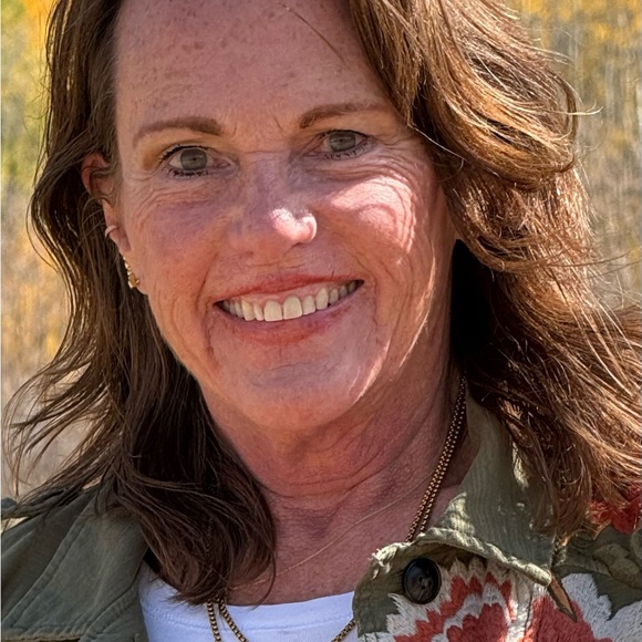 Meet your Posher, Leslie - Picture 1 of 1